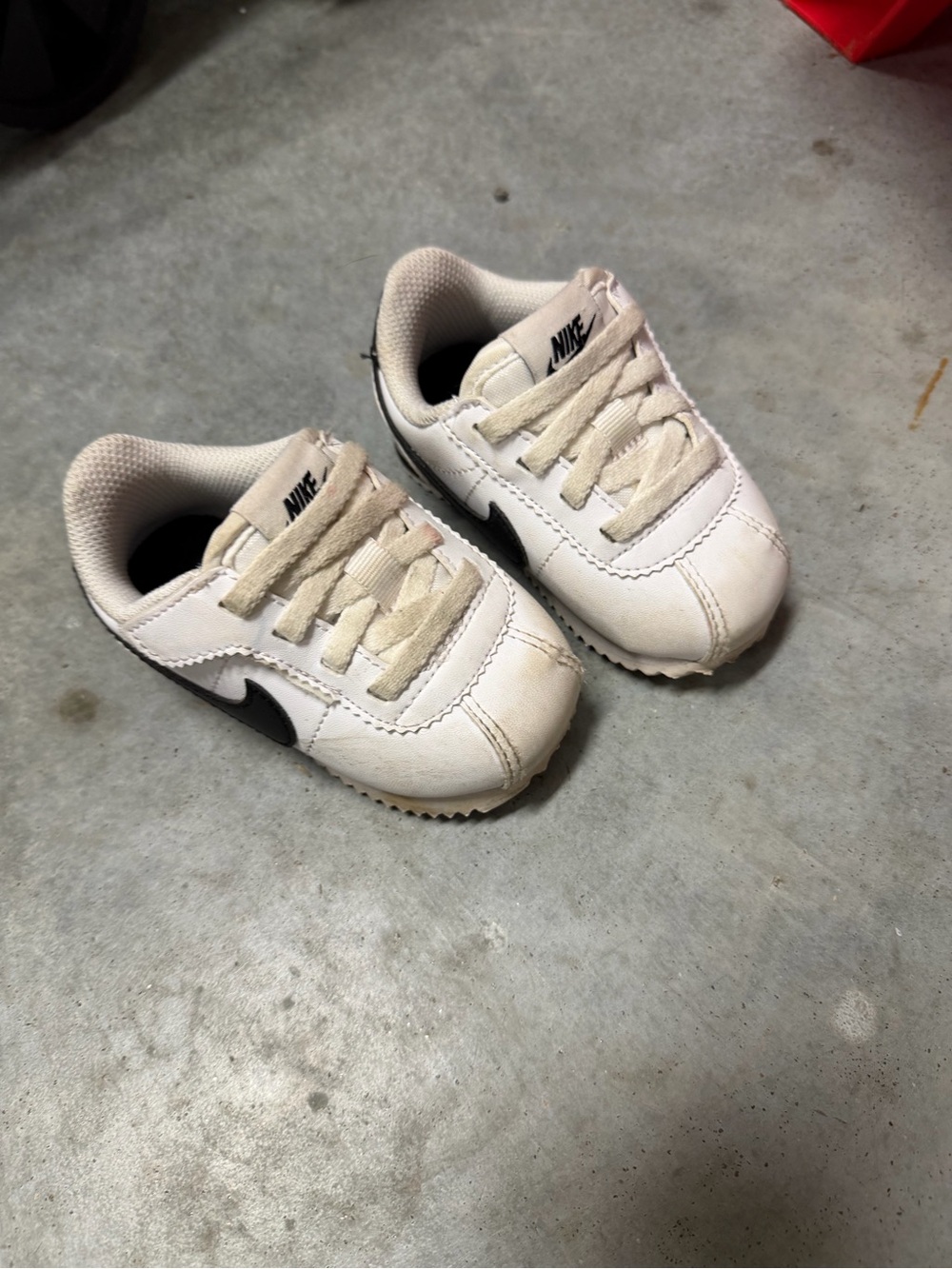 Nike Kids White and Black Swoosh Low-Top Sneakers